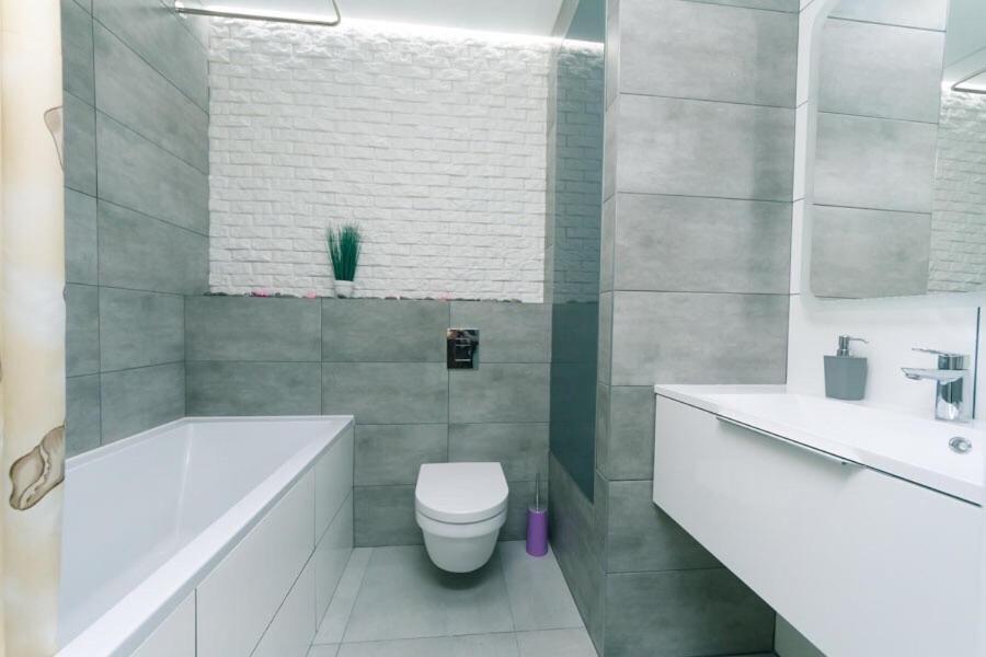Апартаменти Метро Вирлиця Kiev Ngoại thất bức ảnh