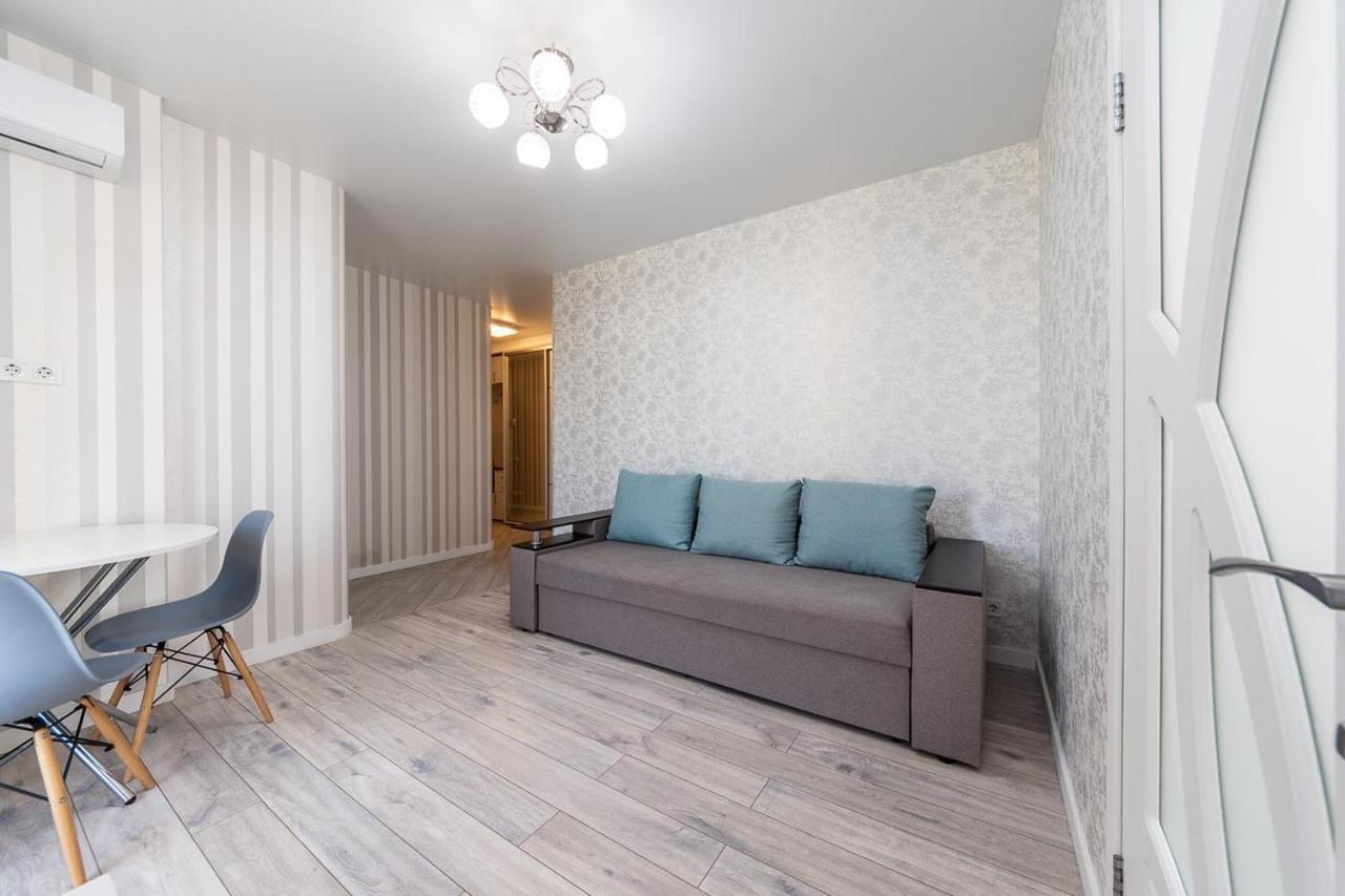 Апартаменти Метро Вирлиця Kiev Ngoại thất bức ảnh
